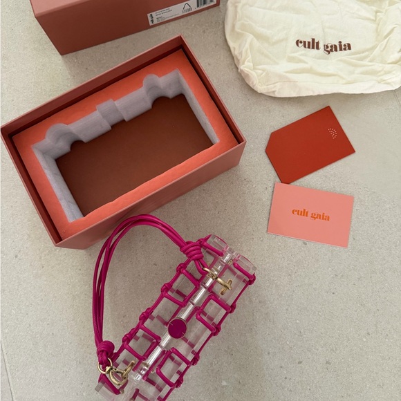 Cult Gaia Bess Caged Clear Top-Handle
Shoulder Bag - Picture 4 of 10